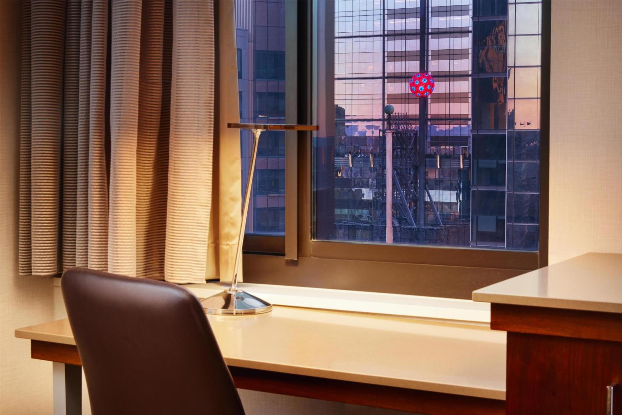 Habitación Deluxe con vistas a Times Square - cama extragrande - Planta superior
