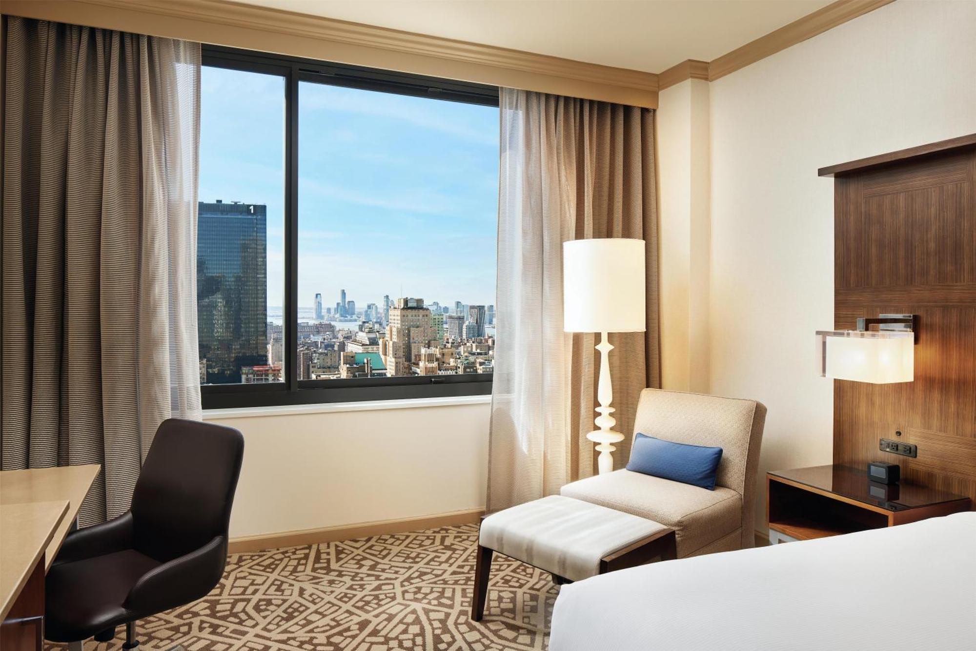 Deluxe King Room High Floor